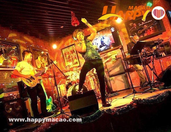 Roadhouse_band_show