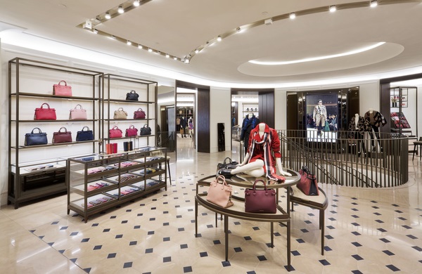 The_Promenade_Burberry_in-store