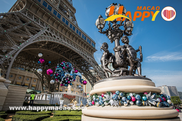 Parisian_Xmas_1