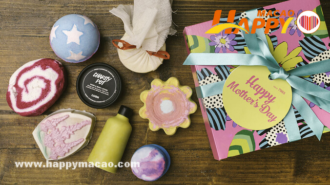LUSH_Happy_Mothers_day_Gift_Set_PR_shot